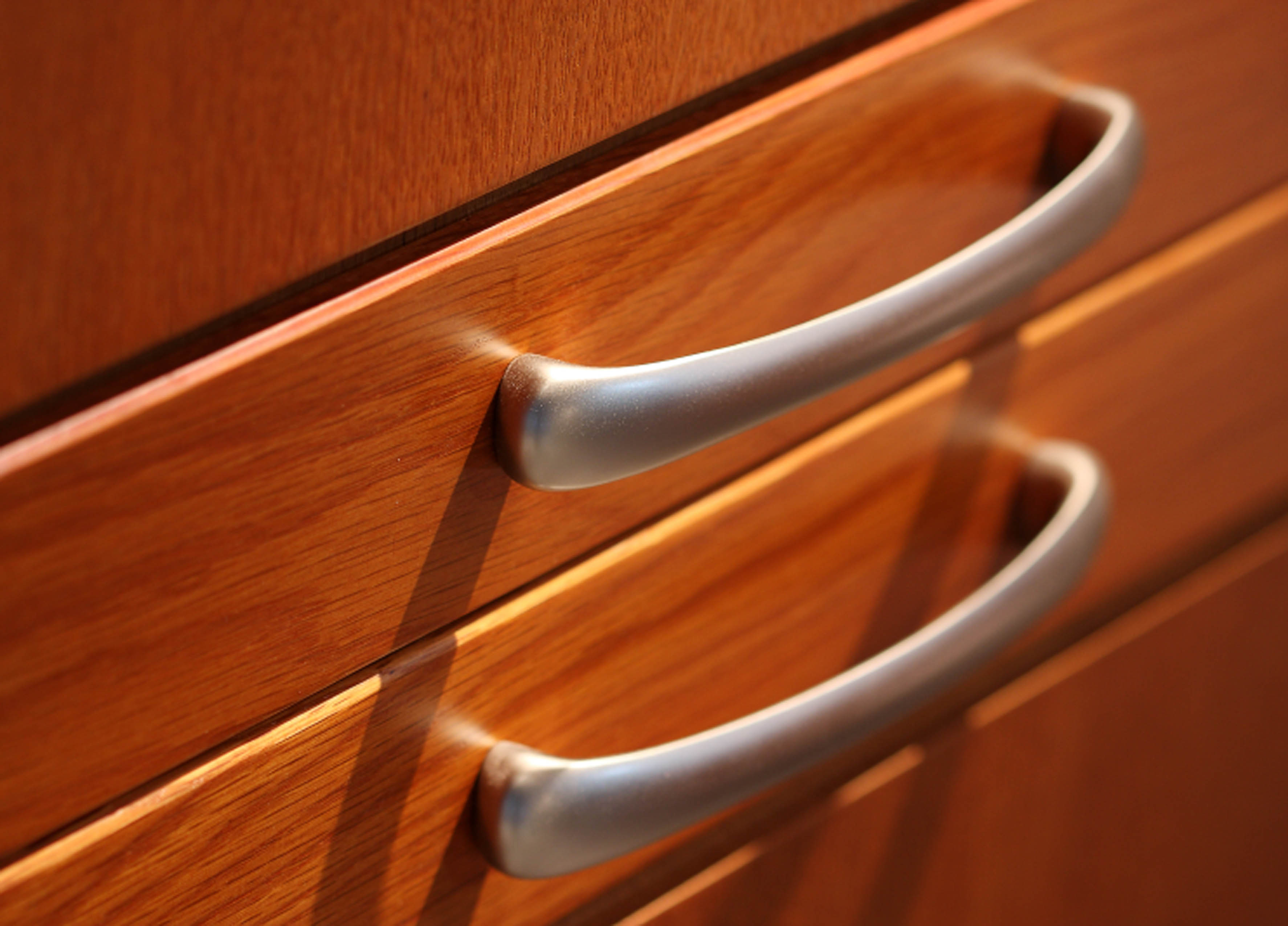 Kitchen handle convex design